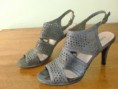 Tacones grises